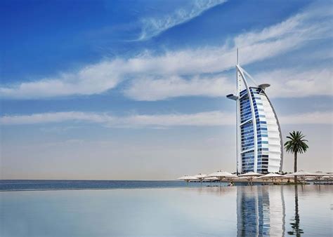 Dubai Girls Guide 2022 .